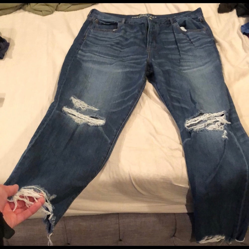 American Eagle Distressed High waisted boyfriend